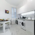 Cosy Studio, Close To Monaco Train Station ボーソレイユ