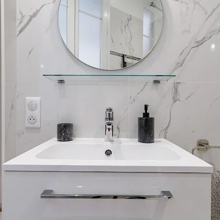 Cosy Studio, Close To Monaco Train Station *